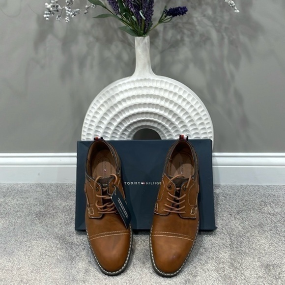 NWB Men’s Tommy Hilfiger dark natural Dante shoe. Size 11M. - Picture 1 of 7